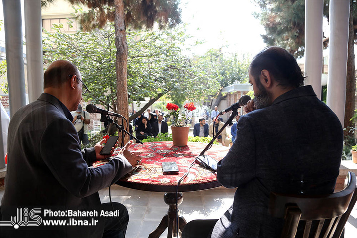 رونمایی «سردیس امیر هوشنگ ابتهاج و سید‌حسن حسینی»