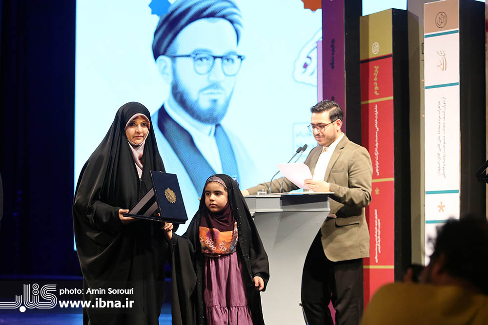 شب به یادماندنی زنان نویسنده با کودکان در آغوش