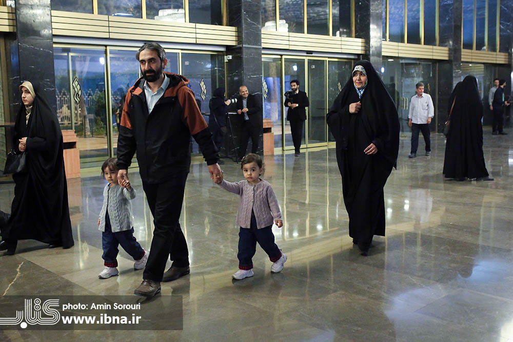 شب به یادماندنی زنان نویسنده با کودکان در آغوش