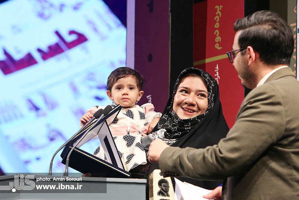 شب به یادماندنی زنان نویسنده با کودکان در آغوش