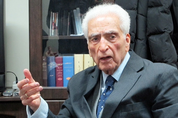 بازگشت پیکر دکتر اسلامی ندوشن به ایران