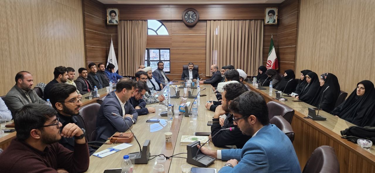 تفسیر و تحلیل واقع بینانه از مسائل فرهنگی و هنری کشور صورت گیرد