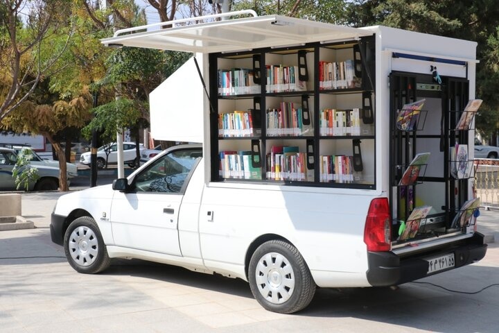 حضور کتابخانه سیار کانون در مدارس البرز و اجرای برنامه‌های کتاب محور