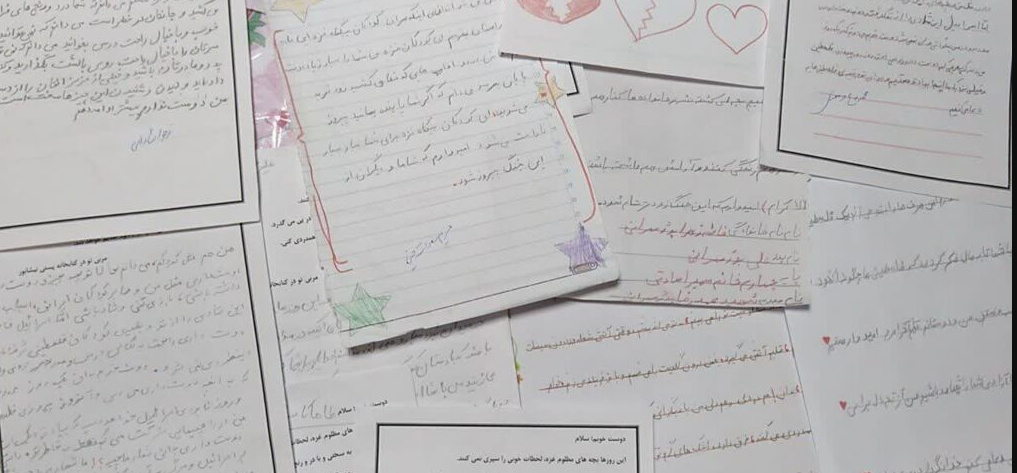 اعضای کانون پرورش فکری خراسان‌رضوی برای کودکان غزه نامه نوشتند
