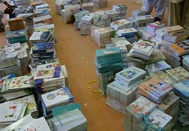 ۱۳ هزار جلد کتاب و لوازم التحریر بین دانش‌آموزان نیازمند توزیع شد