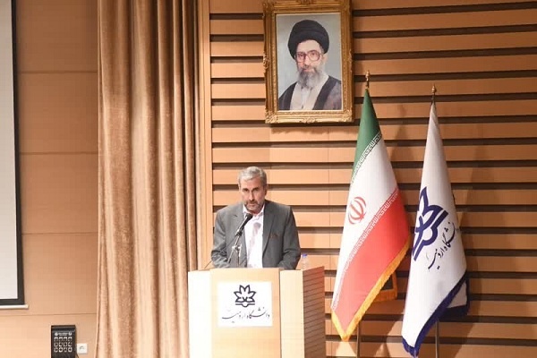 زبان و ادبیات فارسی از مهمترین عناصر هویت فرهنگی و ملی ایرانیان است