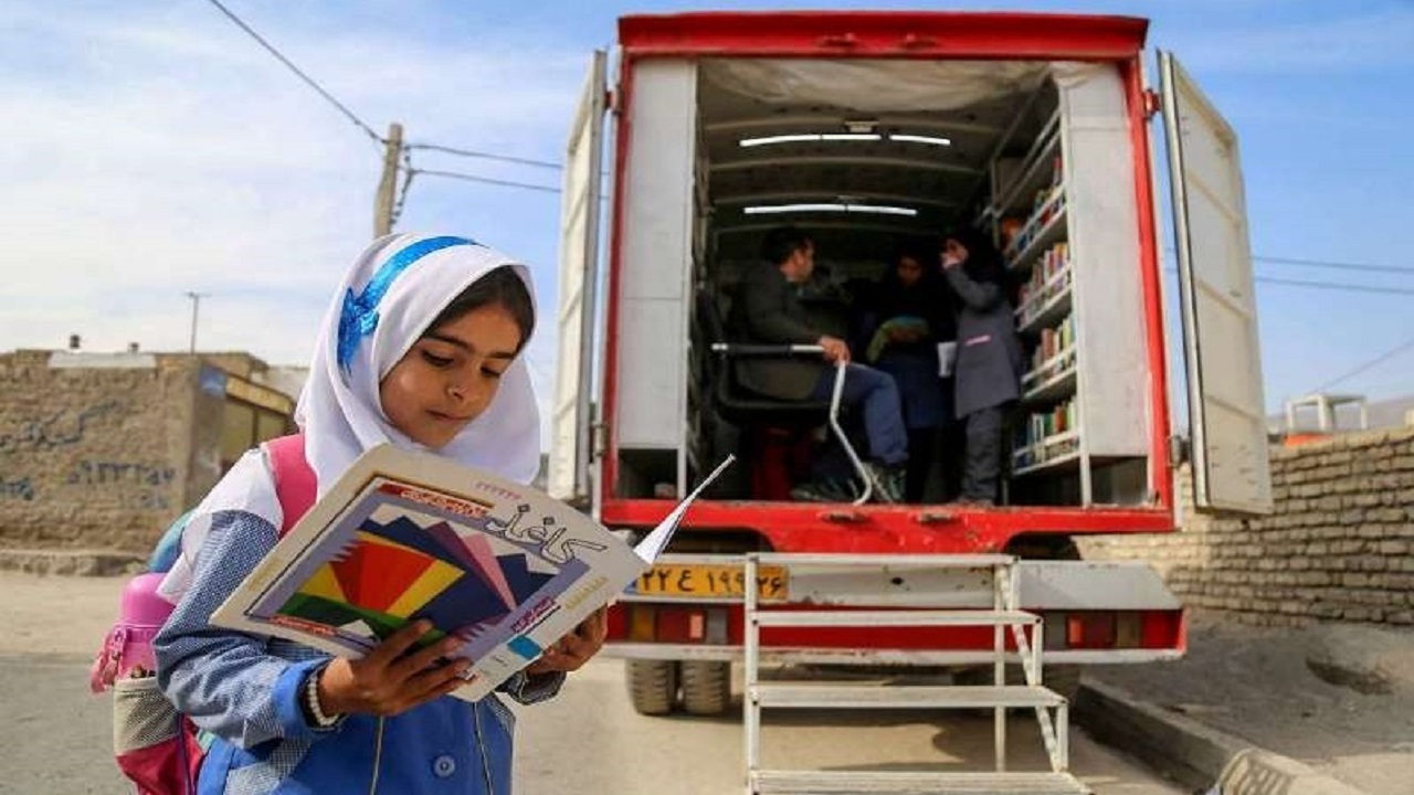 فعالیت کتابخانه سیار با عنوان «هدهد سفید» در زنجان
