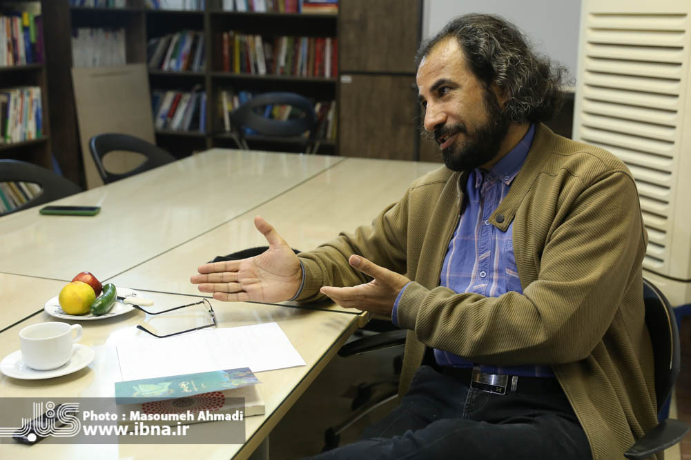 روایتهای این کتاب، لحن محجوبانهای دارد