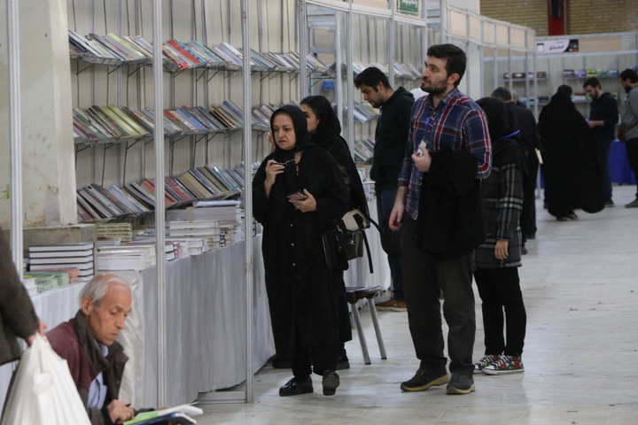 هجدهمین نمایشگاه بین‌المللی کتاب تبریز آغاز به‌کار کرد/ استقبال گسترده مردم