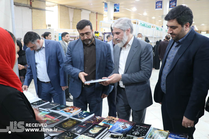 بازدید معاون امور فرهنگی وزیر فرهنگ از نمایشگاه کتاب تبریز
