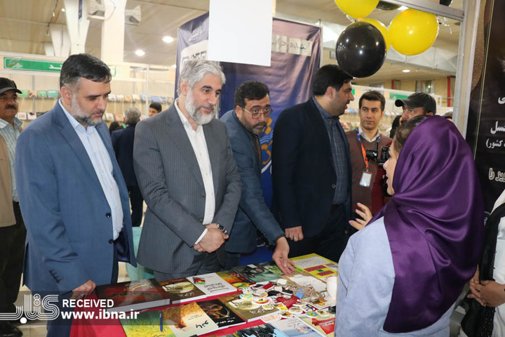 بازدید معاون امور فرهنگی وزیر فرهنگ از نمایشگاه کتاب تبریز