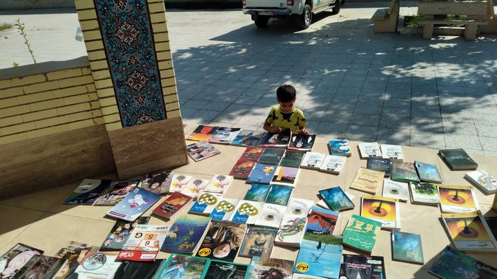 اهدای بیش از هزار جلد کتاب و مجله با آغاز هفته کتاب در میناب