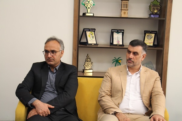 کتاب به مدیریت شهری یزد پیوست شد/ طراحی نماد بزرگ برای یار مهربان