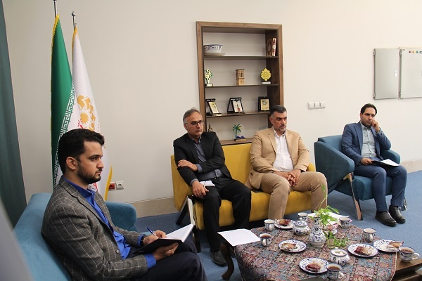 کتاب به مدیریت شهری یزد پیوست شد/ طراحی نماد بزرگ برای یار مهربان