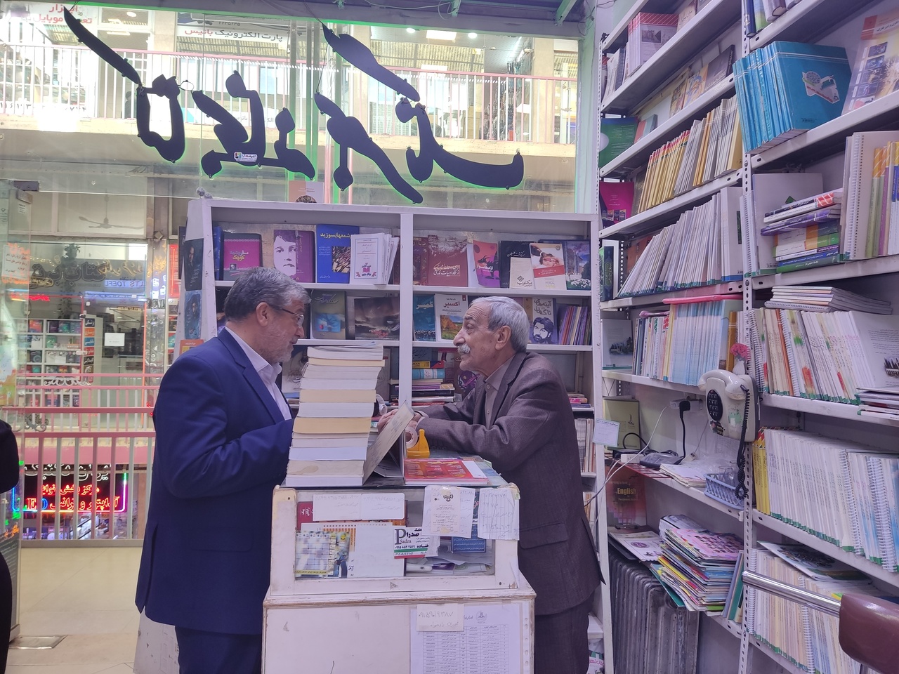 ۱۹ کتابفروشی مشهد هویت شهری مییابند