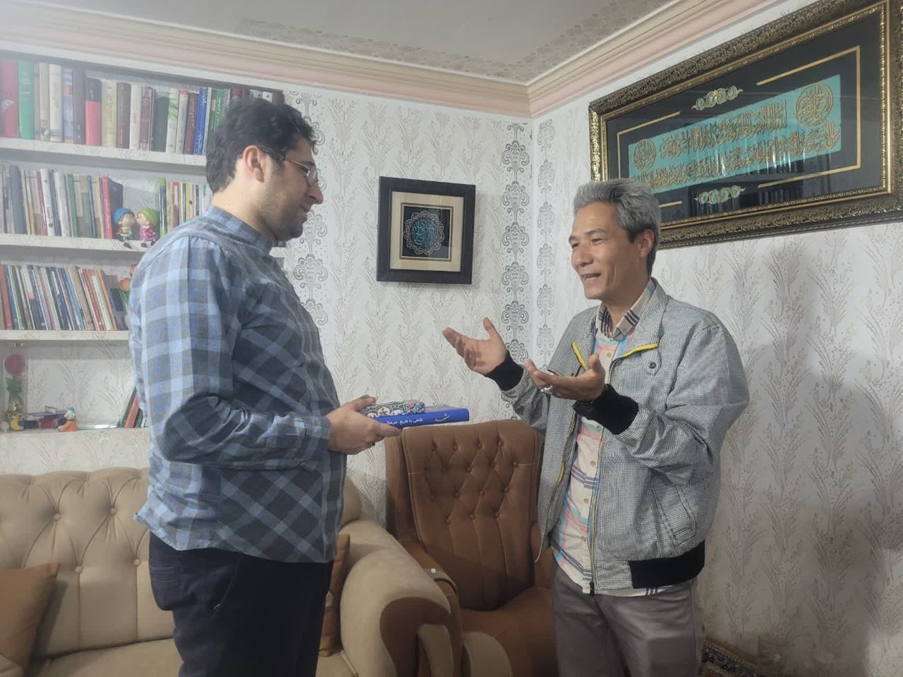 حضور مدیرکل ارشاد خراسانرضوی در منزل ۲ نویسنده مشهدی