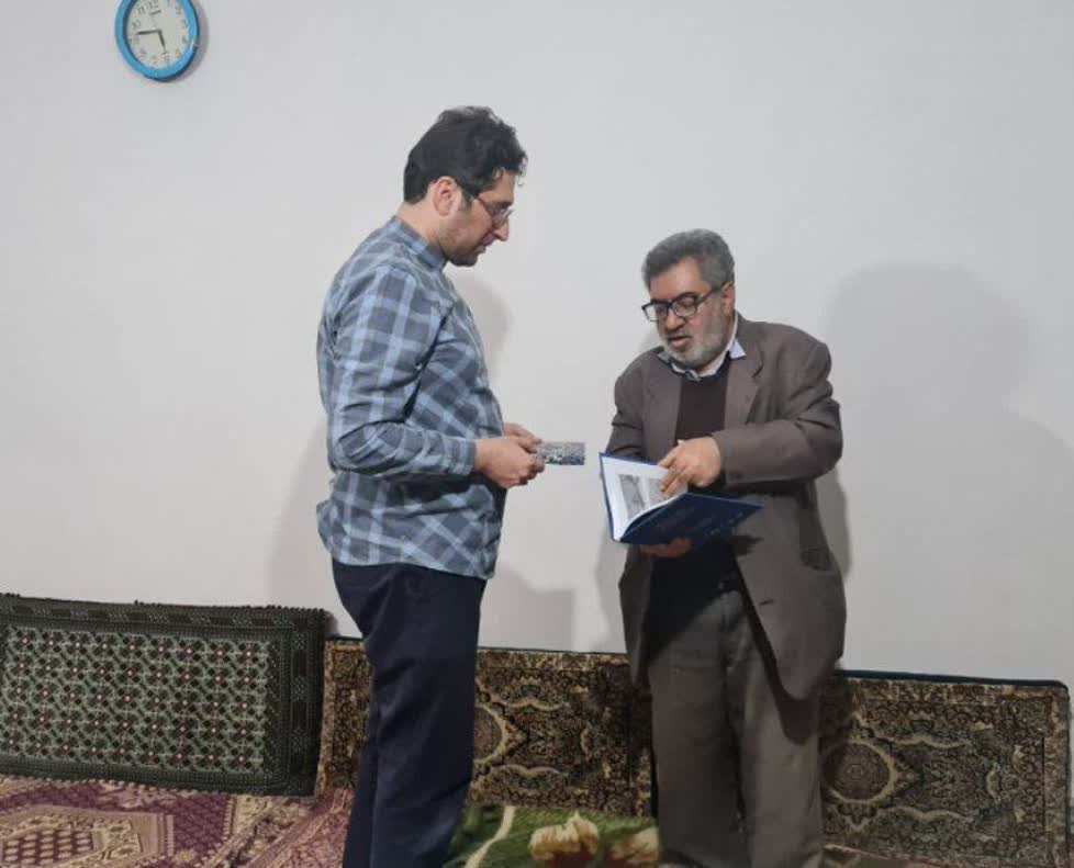 حضور مدیرکل ارشاد خراسانرضوی در منزل ۲ نویسنده مشهدی