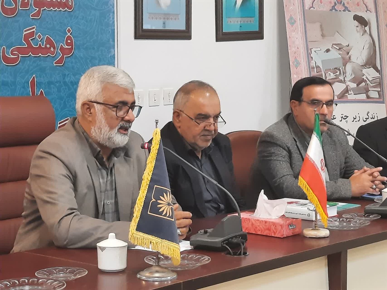 کتاب «فرایند تکاملی انقلاب؛ تبیین مراحل پنجگانه انقلاب اسلامی» در ساری نقد و بررسی شد