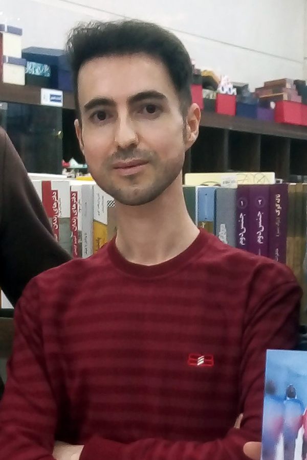 کتاب «آدمک مخوف» در ایلام رونمایی و نقد شد