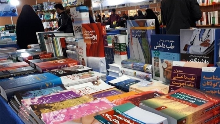 نمایشگاه کتاب تخصصی ایثار و شهادت در ابهر دائر شد