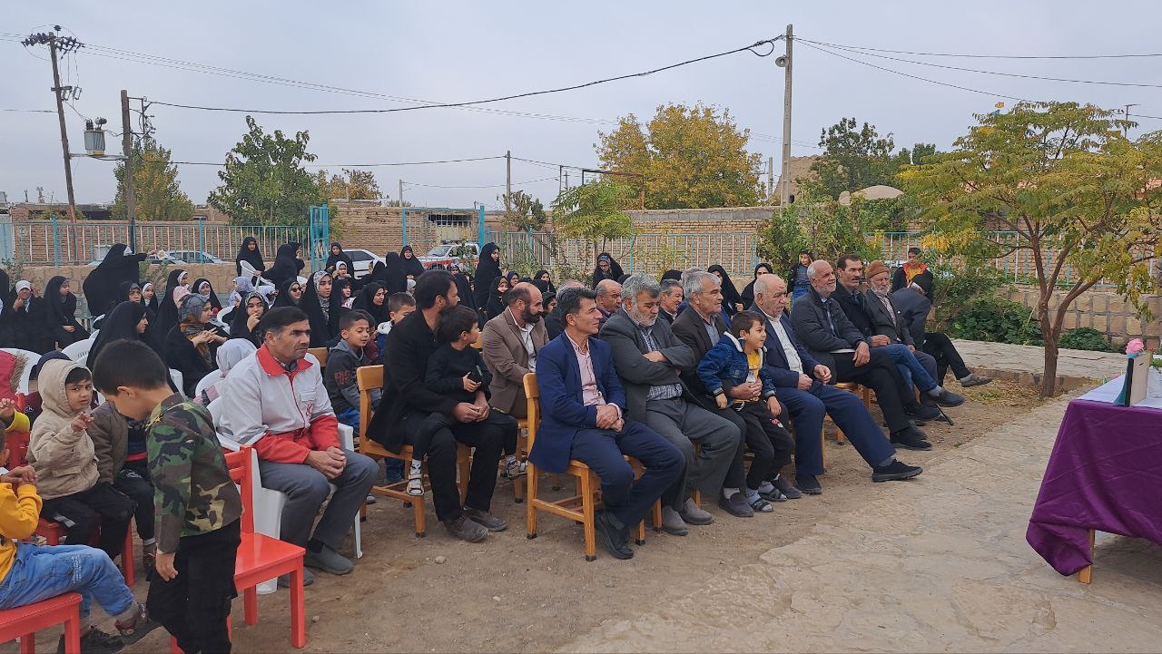 جشن ۲۰۰ نفری کتاب در روستای «ابویسان» با ۷۰۰ نفر جمعیت