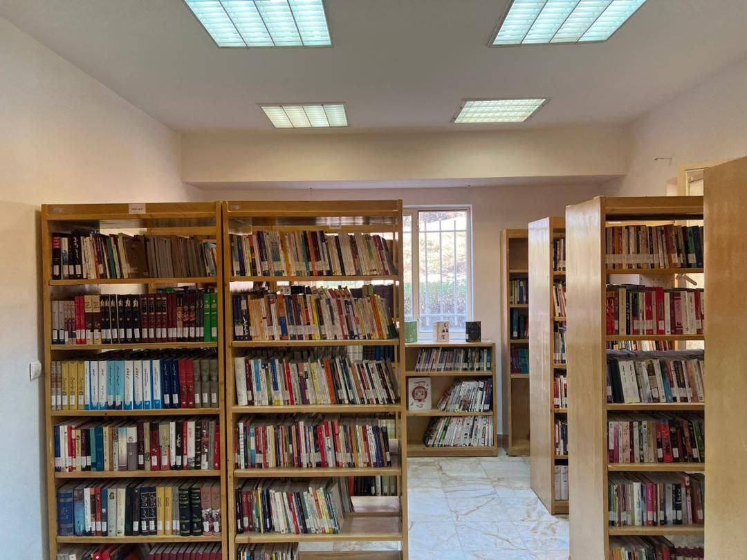دست خالی کتابخانه‌های گچساران برای اعضا/ اینجا برای مطالعه فضا کم است!