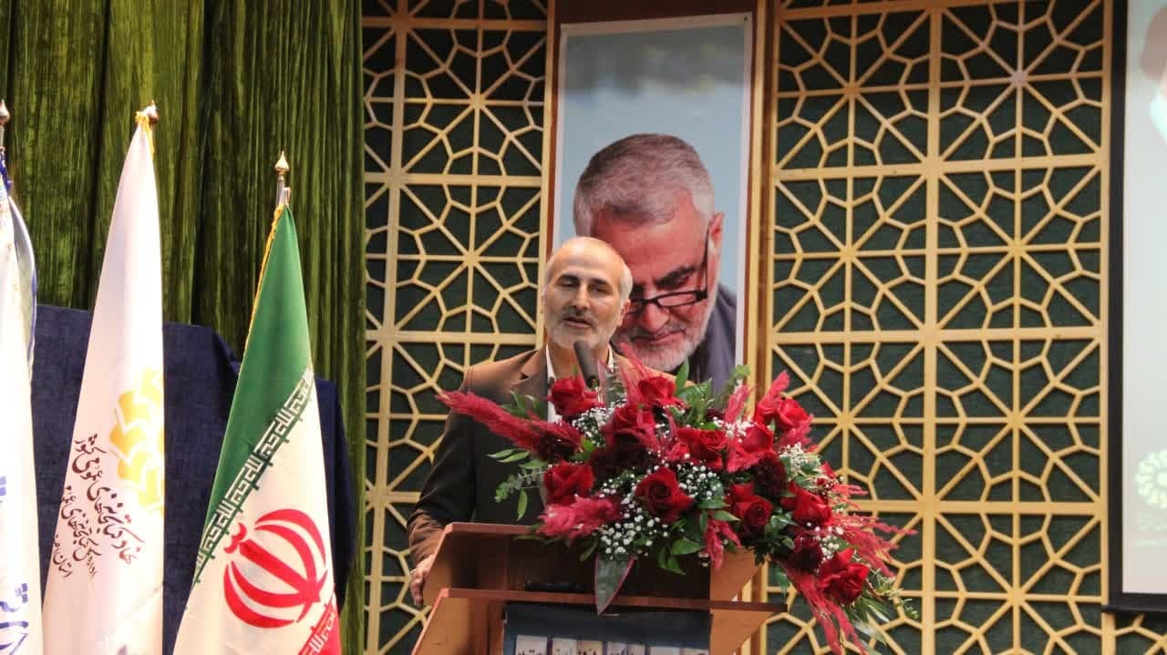 تجلیل از کشاورز قهدریجانی؛ دوستدار کتاب و مطالعه