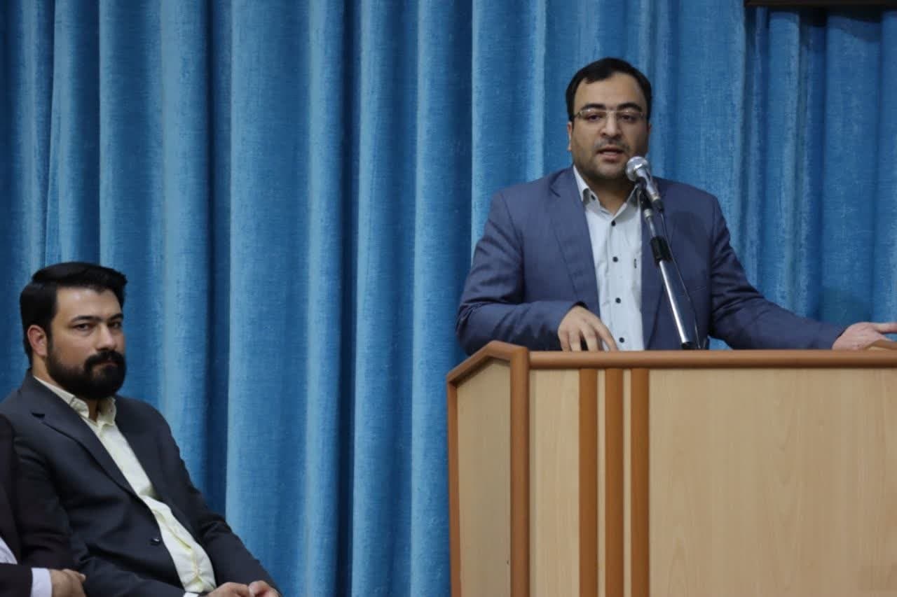 شاید در آینده با بحران فکر واندیشه روبرو شویم/ معلمان باید دانشآموزان را به مطالعه غیردرسی ترغیب کنند