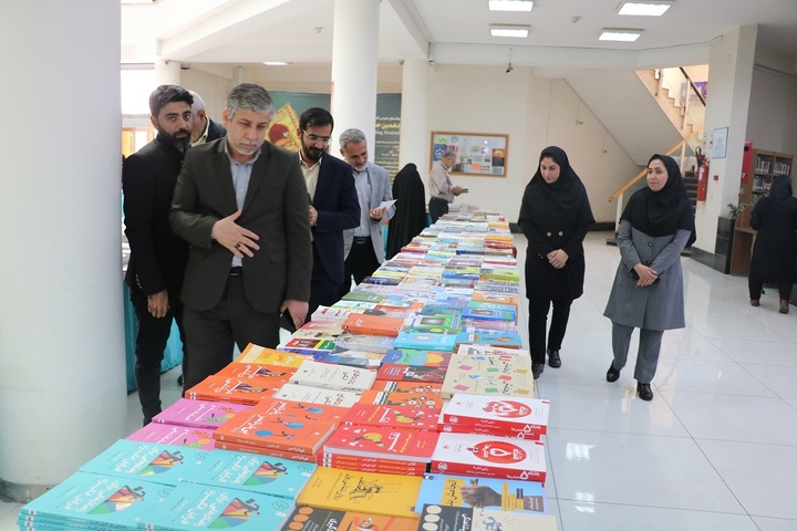 نمایشگاه کتاب«برای آگاهی»در کتابخانه مرکزی اهواز افتتاح شد