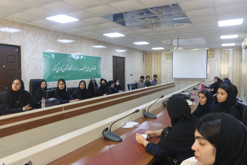 نشست آموزشی قصه، تنوع و تبادل فرهنگی در بندرعباس برگزار شد
