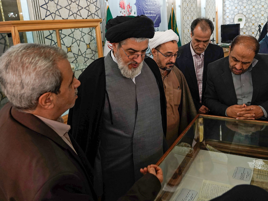 رونمایی از کتب خطی و دست نوشتههای مرتبط با فلسطین در حرم رضوی