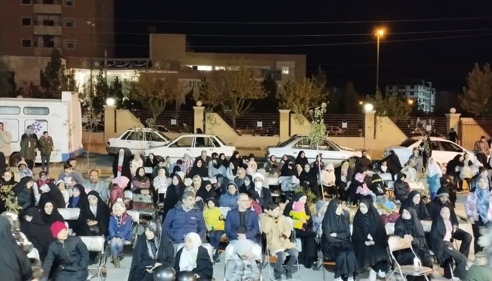 پاتوق کتاب پردیسان قم کار خود را آغاز کرد