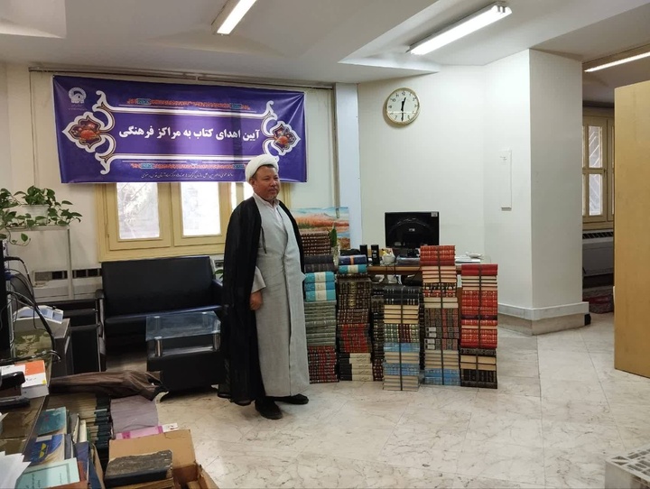 اهدای ۱۳۸۰ جلد کتاب به موسسه قرآنی در ایالت غور افغانستان