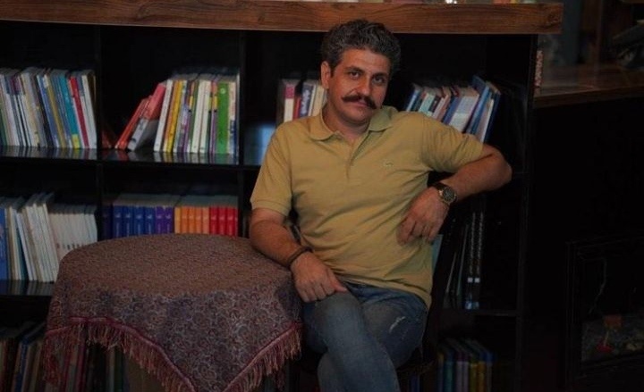 معلمی که بچههای مدرسه روستا را کتابخوان کرد/ داستان اهدای کتاب از سوئد