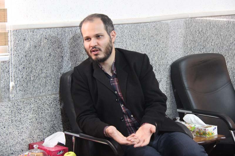 مهجور ماندن کتاب باعث استمرار کشش جوانان به سوی فضای مجازی است