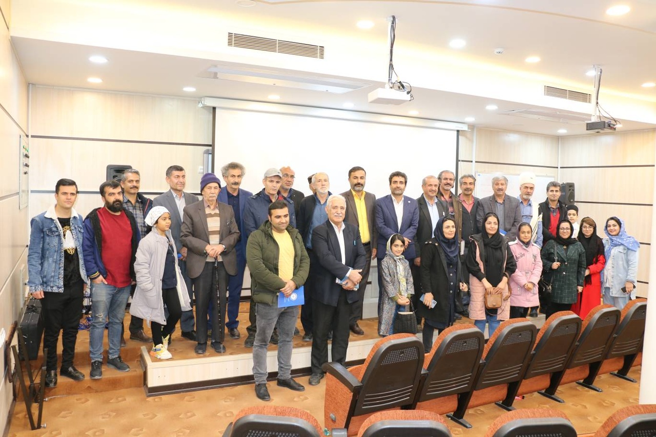 نشست ادیبانهای به نام پژمان
