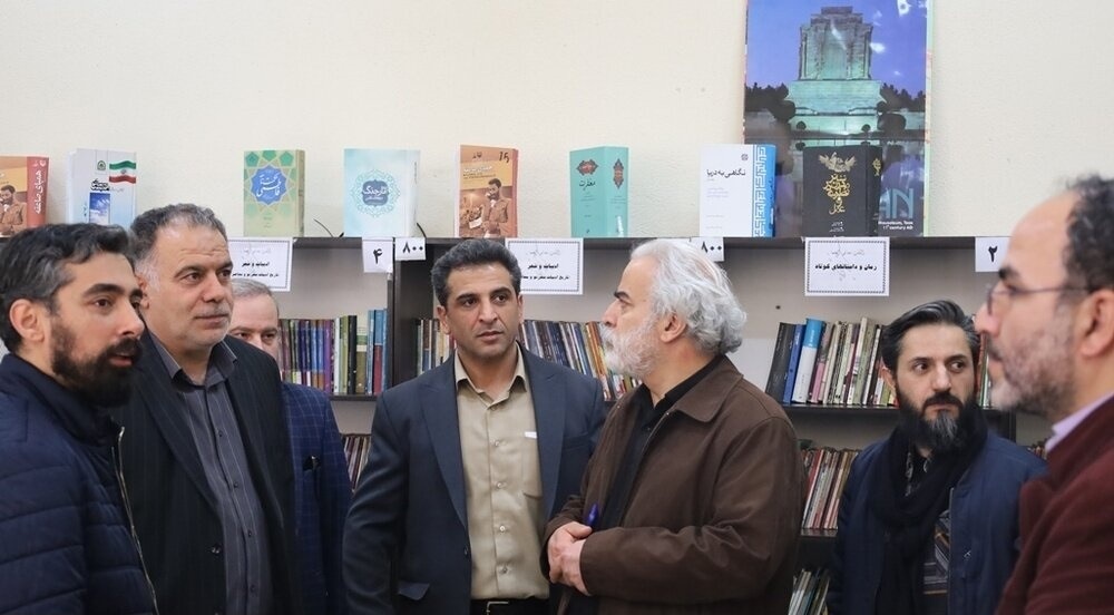 بازدید دبیرکل و مدیران نهاد کتابخانه‌ها از ندامتگاه بزرگ تهران