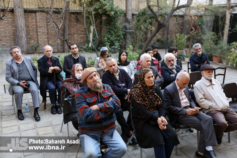 برخی نخوانده منتقد جلال هستند