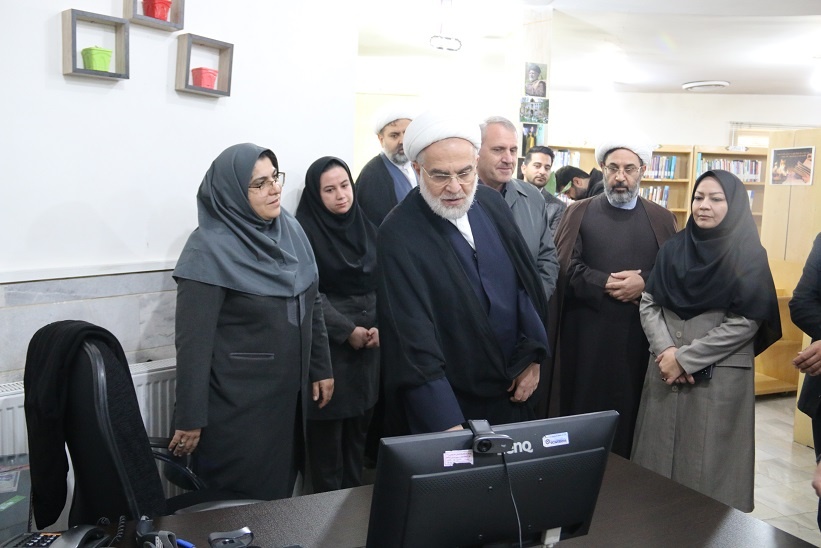 رفع مشکلات کتابخانههای عمومی کامیاران با کمک مسئولان و خیران امکانپذیر است