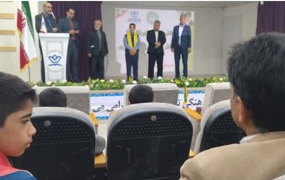 نمایشگاه ناشران کتاب نیشابور / اهدای اولین نشان اعتبار هنر در خراسان رضوی به هنرمند تربتجام