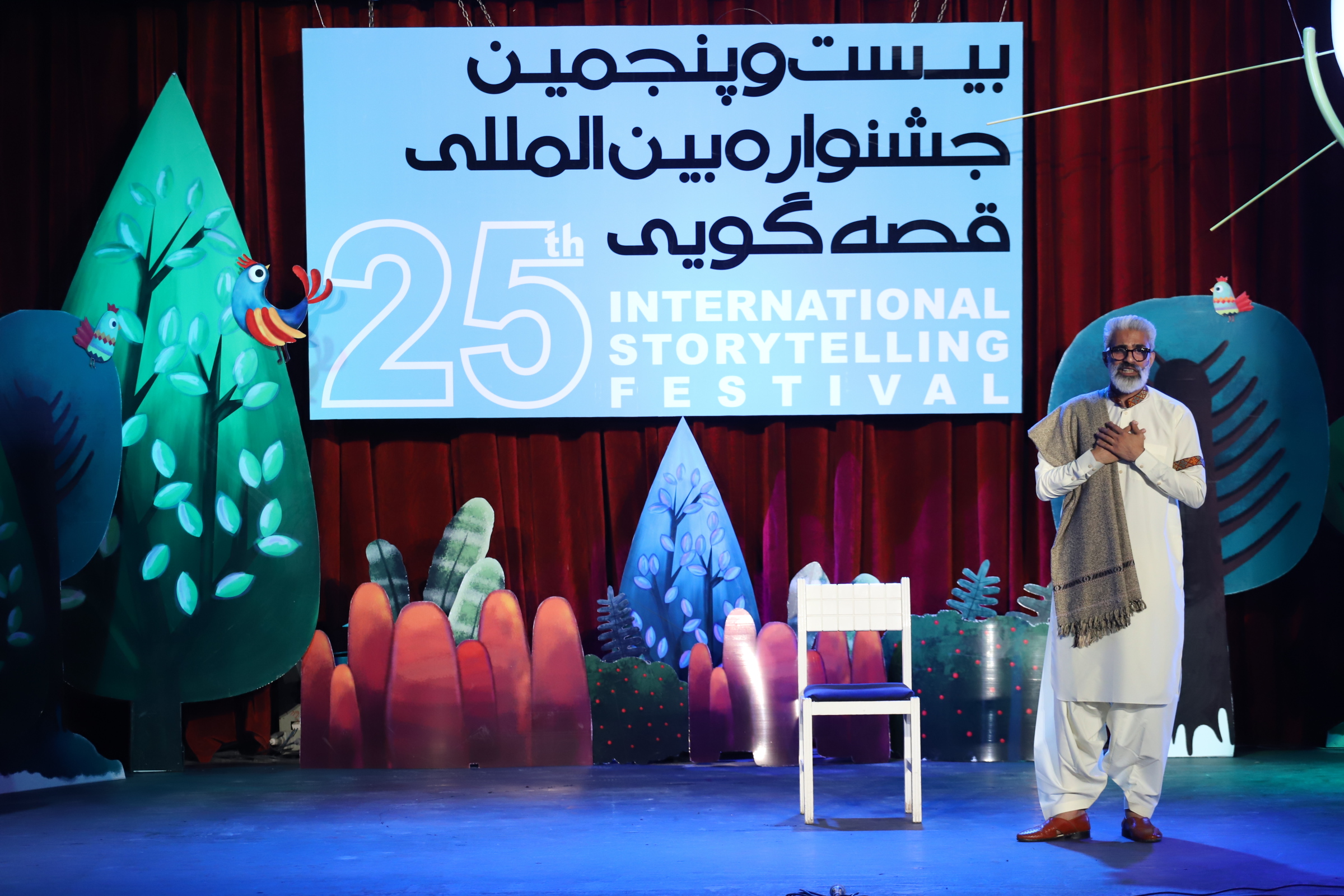 حضور قصه‌گویان در مدارس محروم و حاشیه‌ای یزد/ ۳ هزار دانش آموز از جشنواره قصه‌گویی استقبال کردند