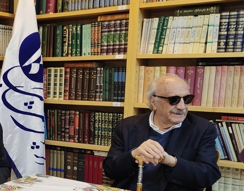 استاد حسن انوری راز ماندگاری ایران را در چه میداند؟/ زبان فارسی رابط میان اقوام ایرانی