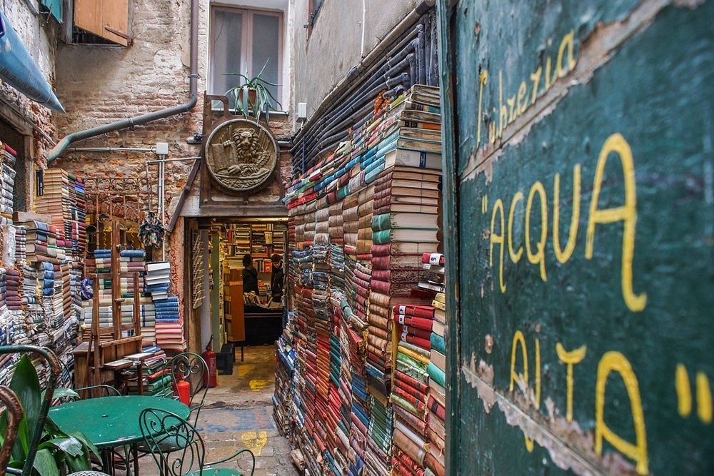 کتابفروشی‌های قاره سبز؛ از «برتراند» ۲۶۹ ساله لیسبون تا «نارنیا» در پاریس
