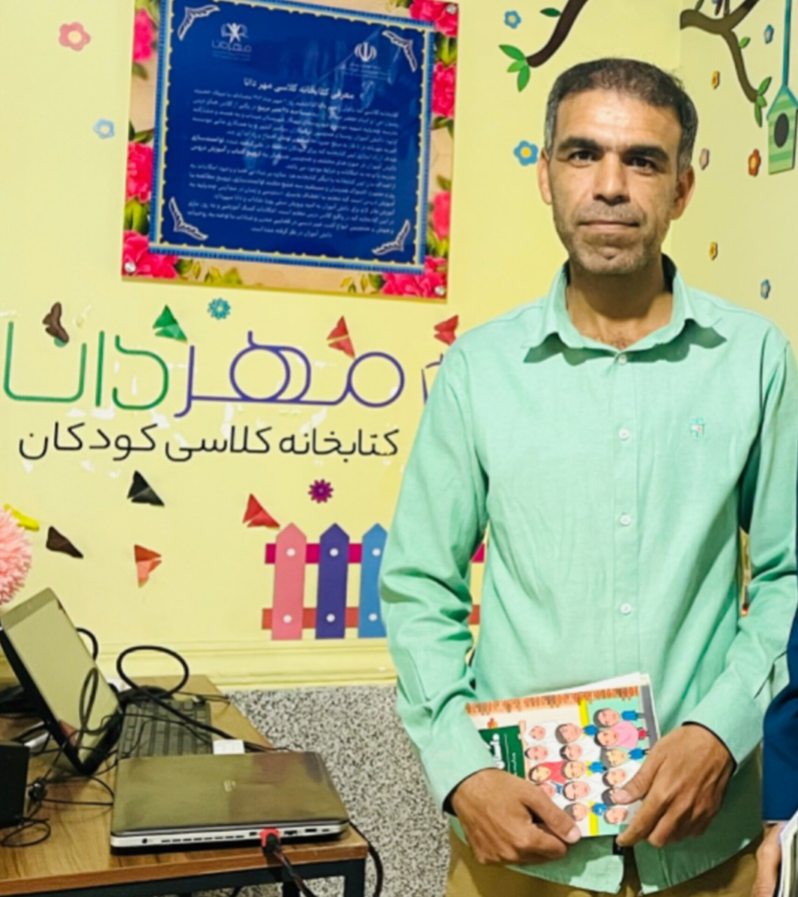 جذابترین کتابخانه کلاسی کشور در یک روستای محروم/ معلمی که پنجرهای به سوی خیال گشود