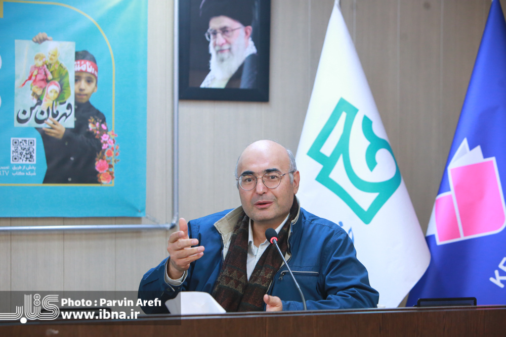 ما قهرمان داریم و فقط باید آن را انعکاس دهیم