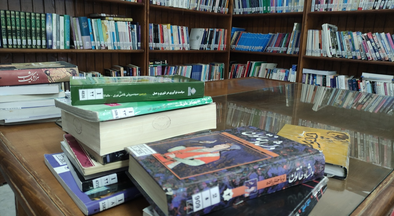 تجهیز ۳ هزار جلدی کتابخانه مجتمع صنعتی