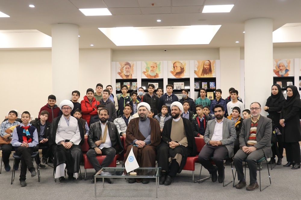 کتاب «عاشقانههای یونس در شکم ماهی»به صحن «دادگاه کتاب» رفت