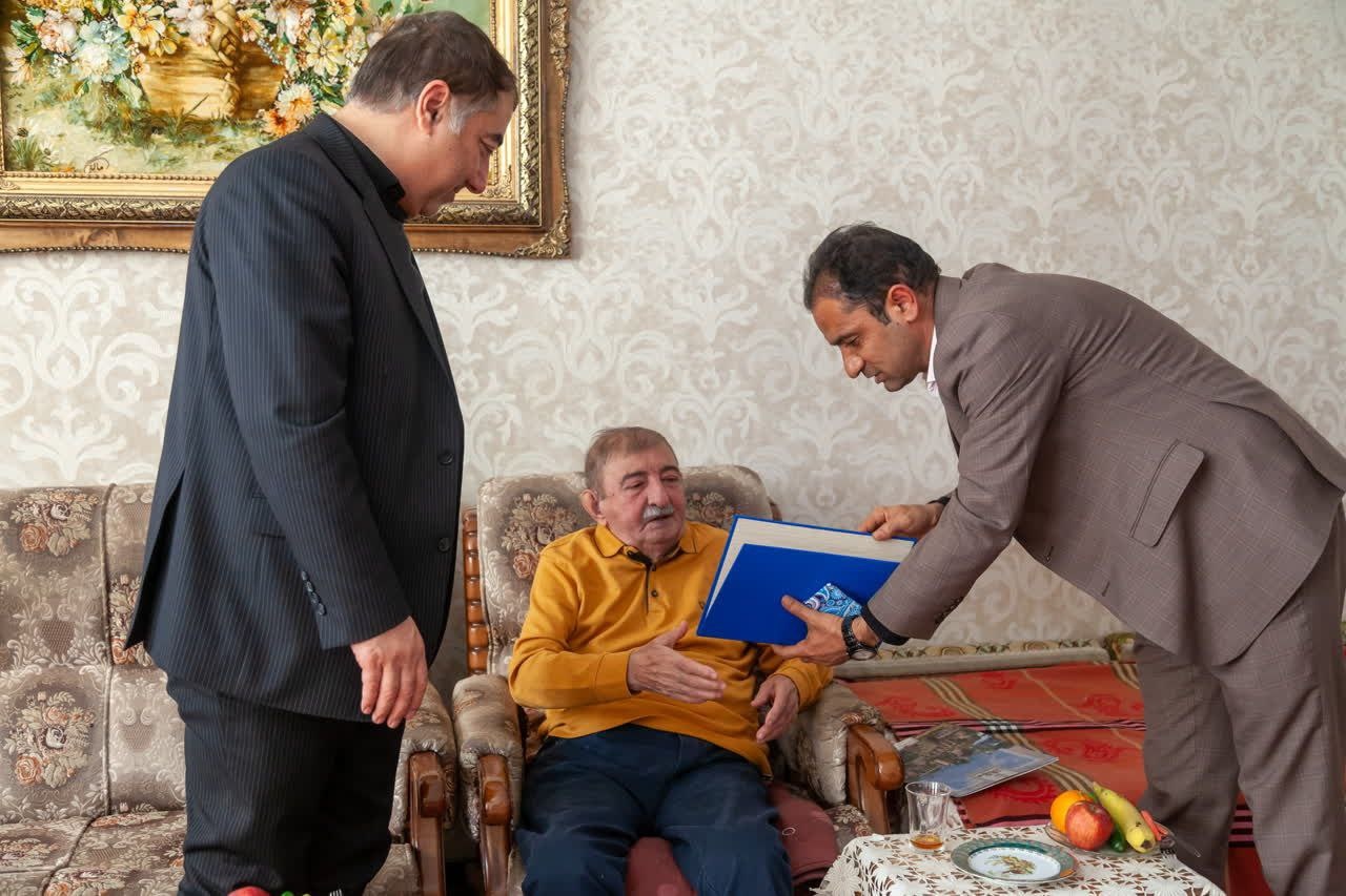 همدانپژوه پیشکسوت تجلیل شد