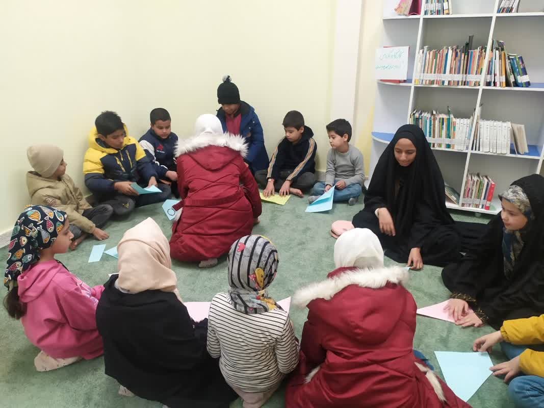 اهدای کتاب بریل به کتابخانه حاج ملاهادی سبزواری/ تور کتابخانه‌گردی در بجستان