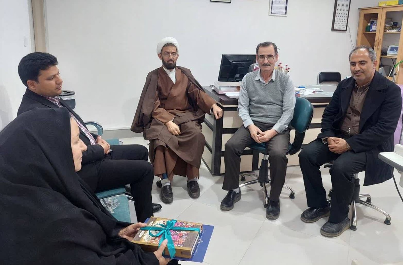 اهدای کتاب بریل به کتابخانه حاج ملاهادی سبزواری/ تور کتابخانهگردی در بجستان